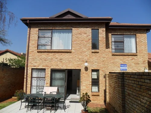 Allen's Nek, Roodepoort