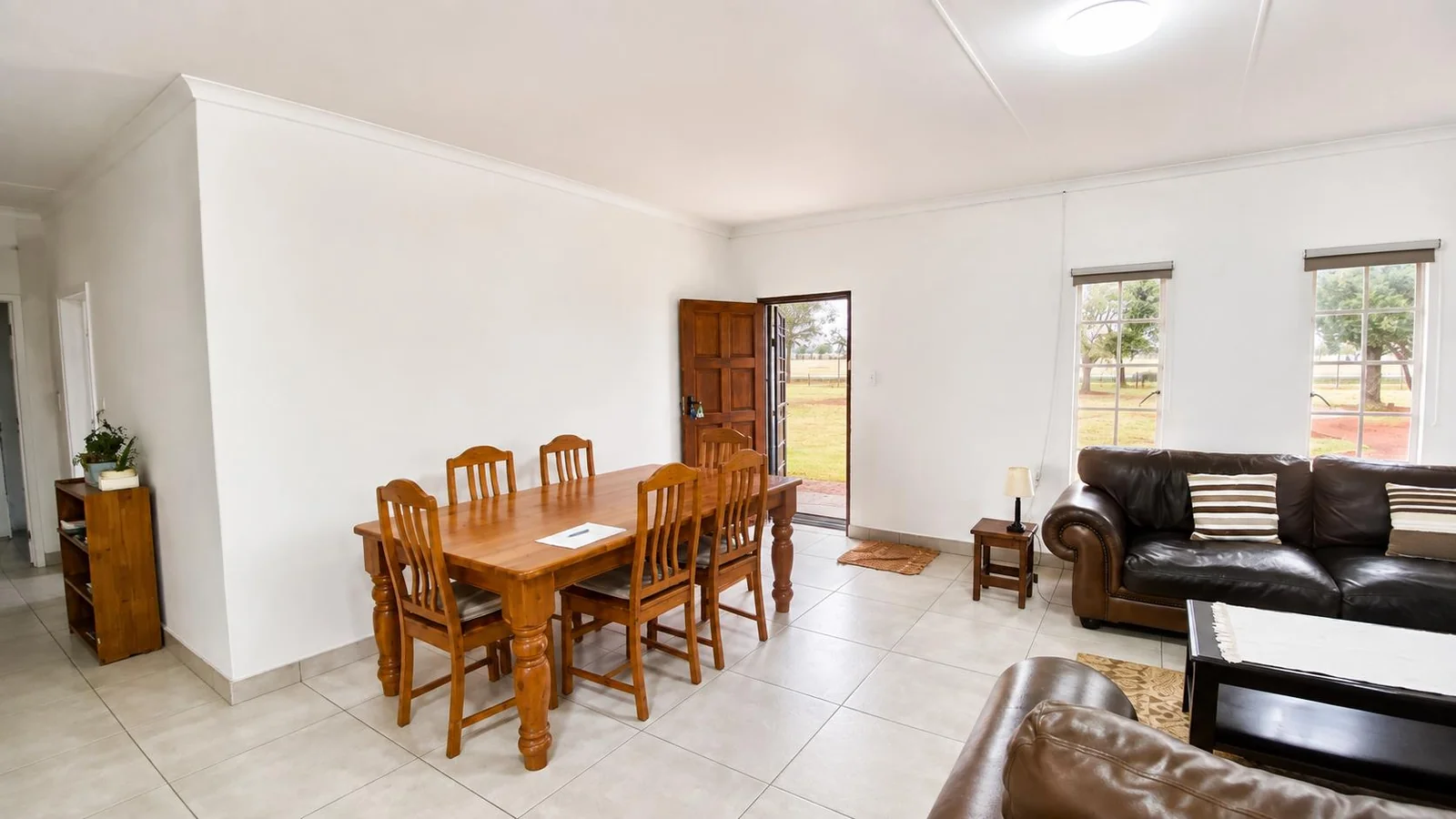 Lovely house on 1ha land to rent in Bainsvlei