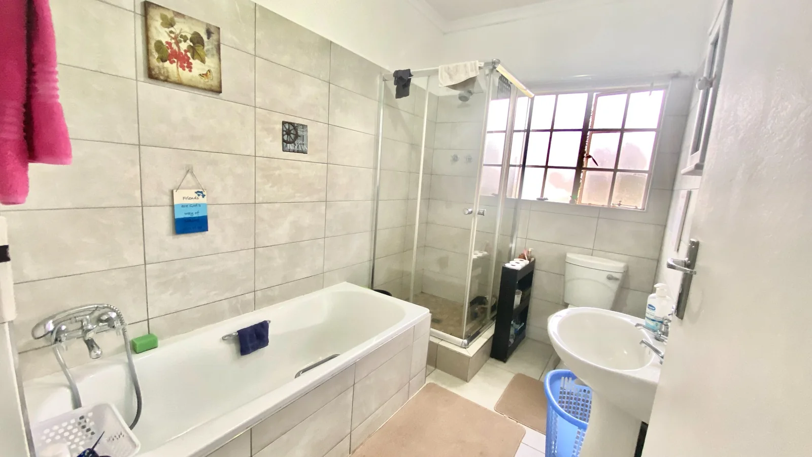 Lovely house on 1ha land to rent in Bainsvlei