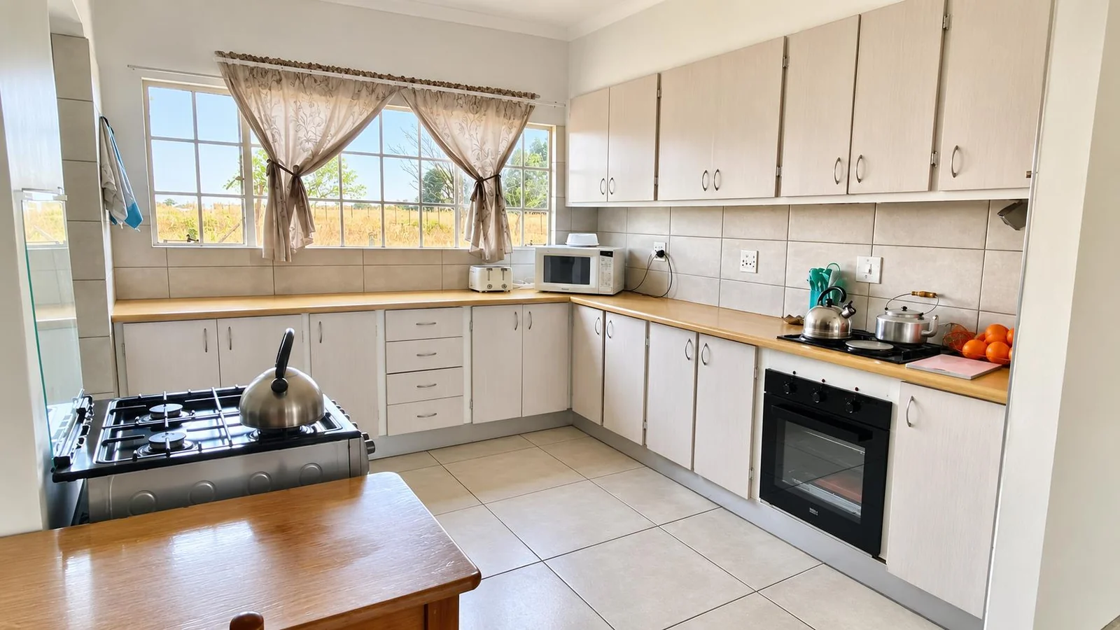 Lovely house on 1ha land to rent in Bainsvlei