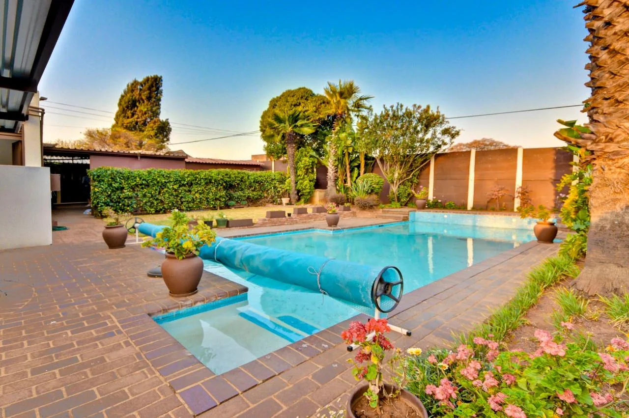 UPPER DISCOVERY / ONTDEKKERSPARK<br/>SPANISH STYLE VILLA WITH LOFT AND BALCONY