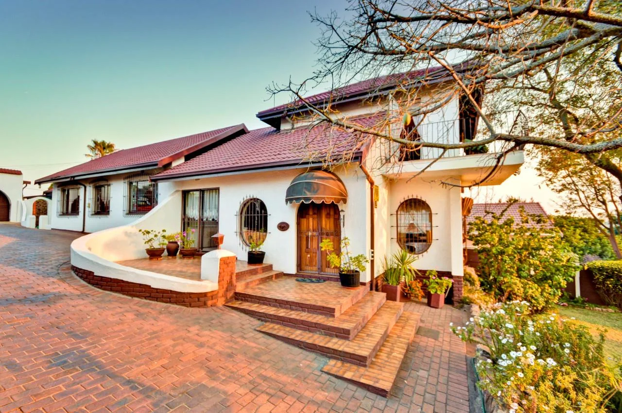 UPPER DISCOVERY / ONTDEKKERSPARK<br/>SPANISH STYLE VILLA WITH LOFT AND BALCONY