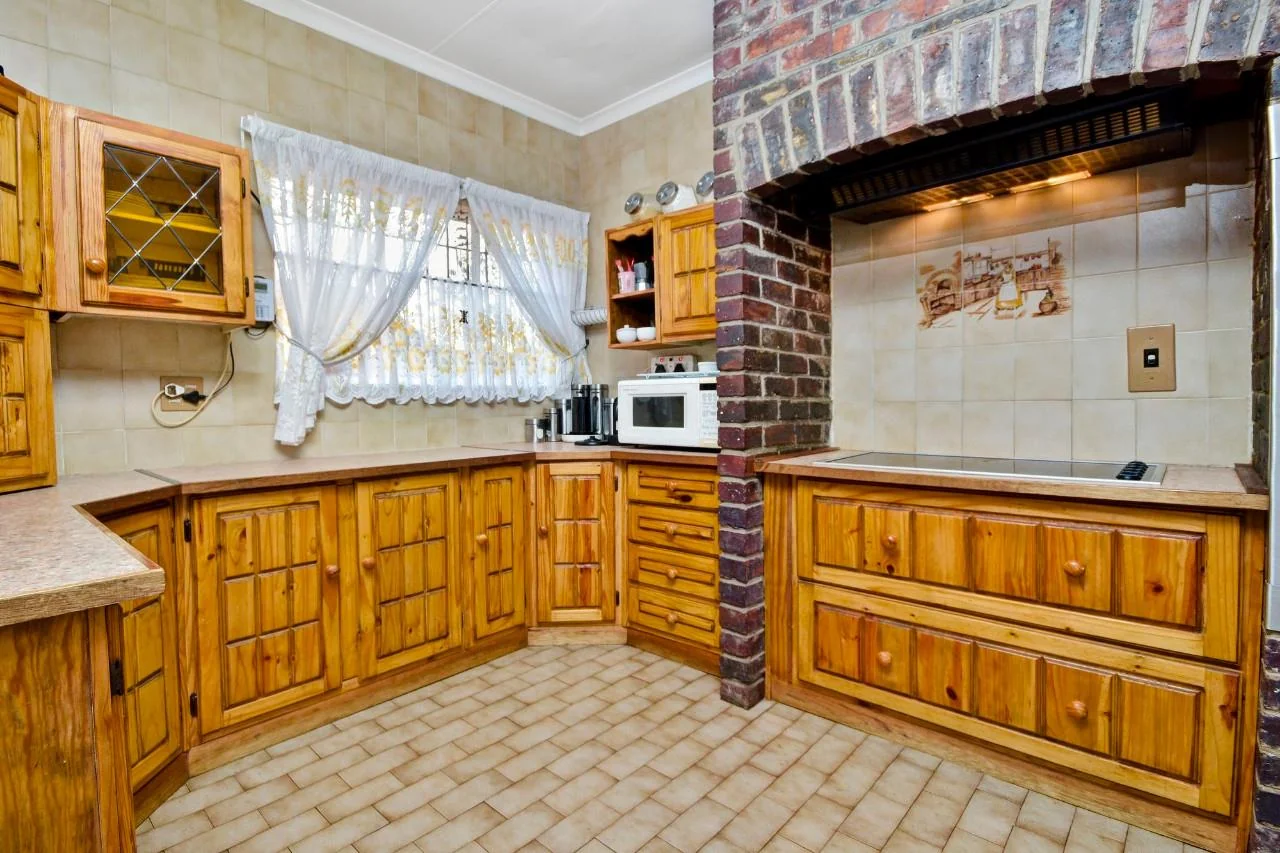 UPPER DISCOVERY / ONTDEKKERSPARK<br/>SPANISH STYLE VILLA WITH LOFT AND BALCONY