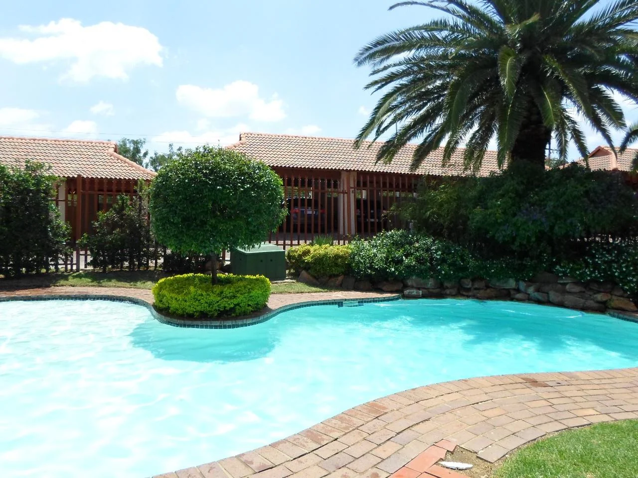 A 3 bed-roomed  Townhouse in an upmarket Broadacres for Rent!!!