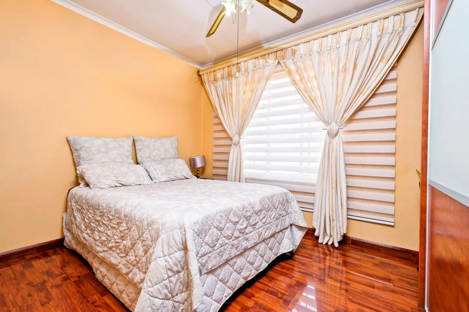 A beautiful huge low maintenance unit in a sought after complex!!!