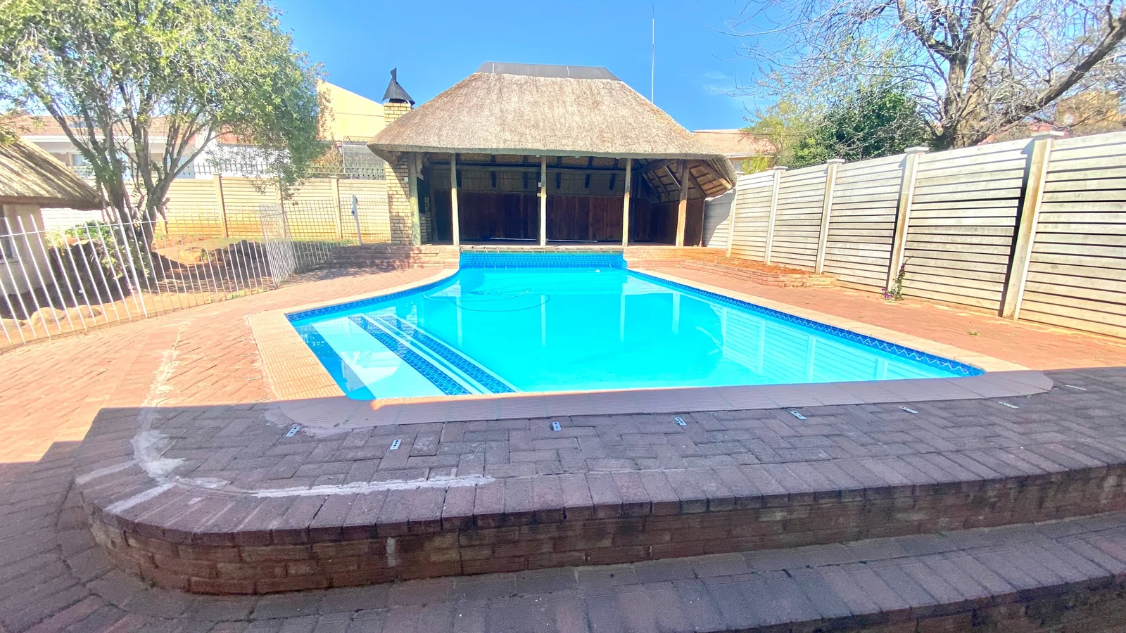 Four bedroom house to let in Fichardtpark.