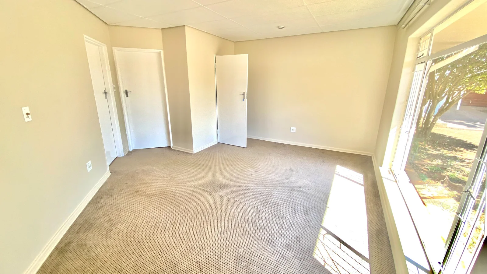 Four bedroom house to let in Fichardtpark.