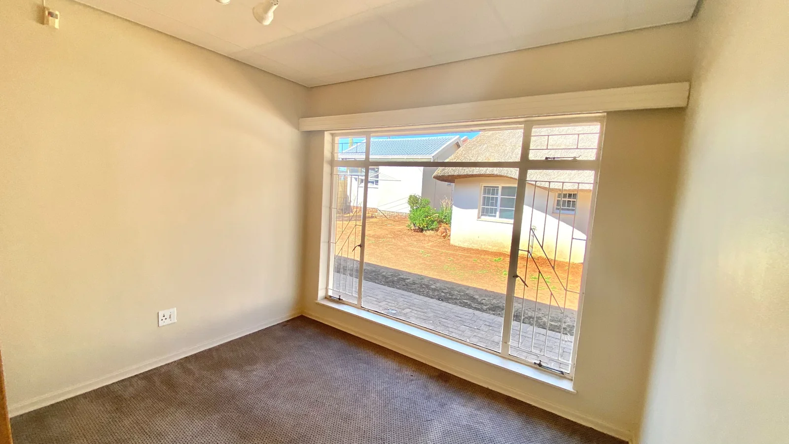 Four bedroom house to let in Fichardtpark.