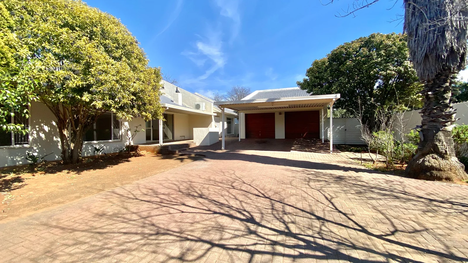 Four bedroom house to let in Fichardtpark.