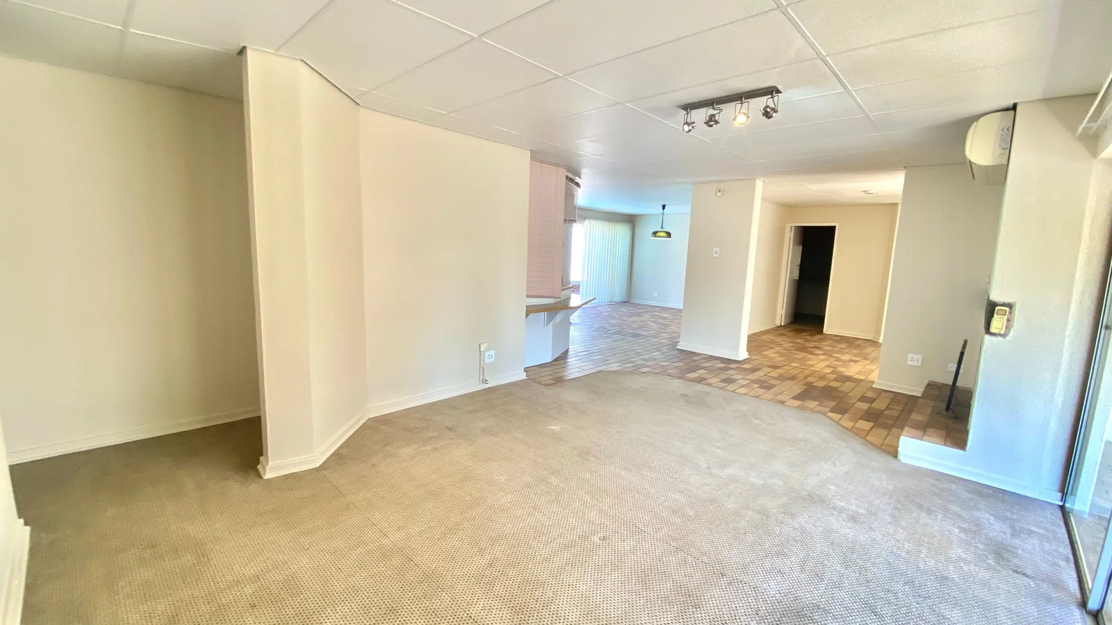 Four bedroom house to let in Fichardtpark.