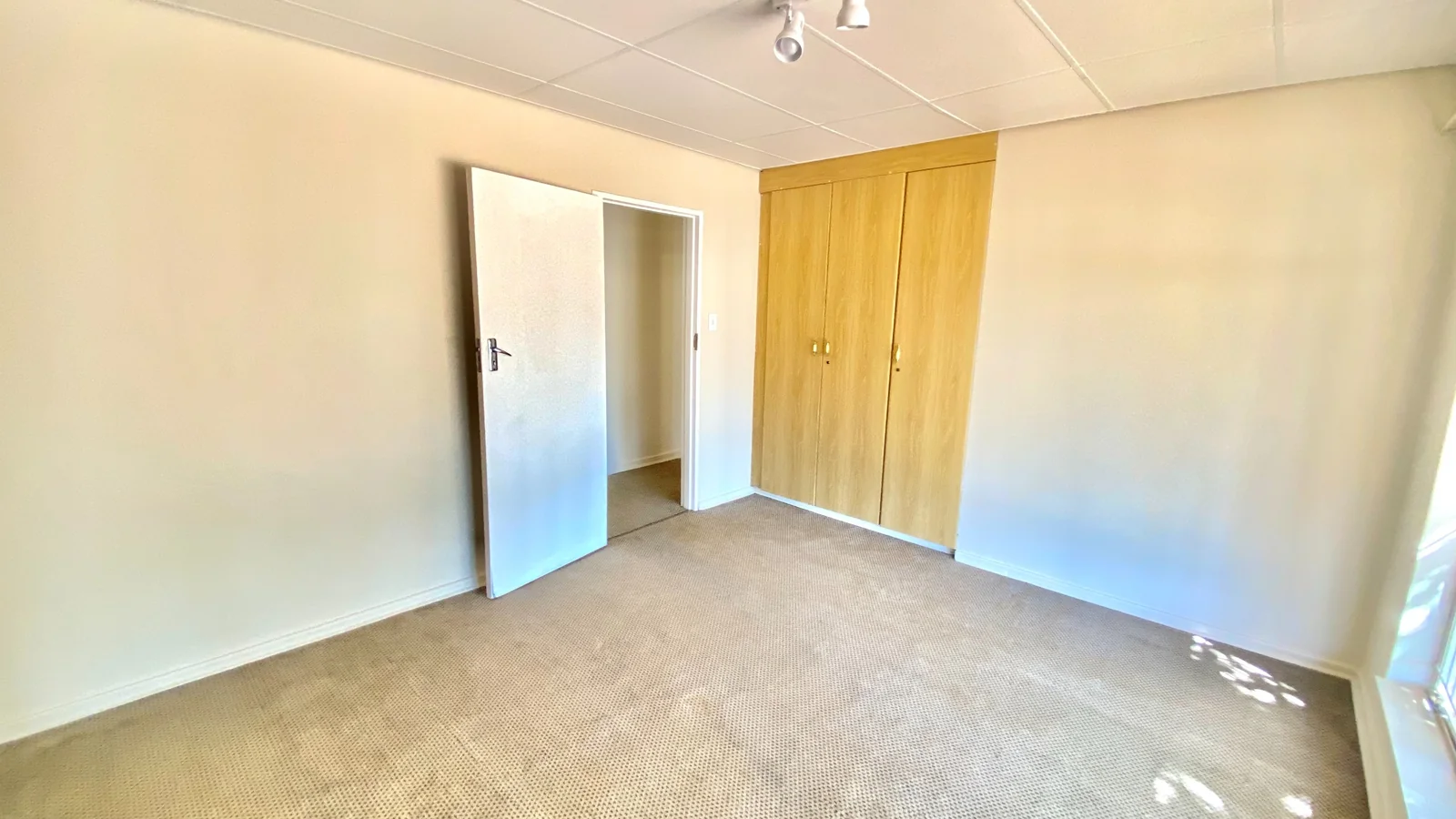 Four bedroom house to let in Fichardtpark.