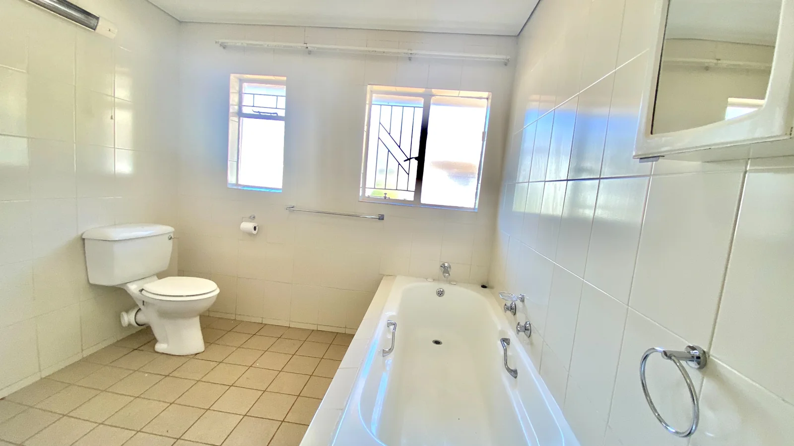 Four bedroom house to let in Fichardtpark.