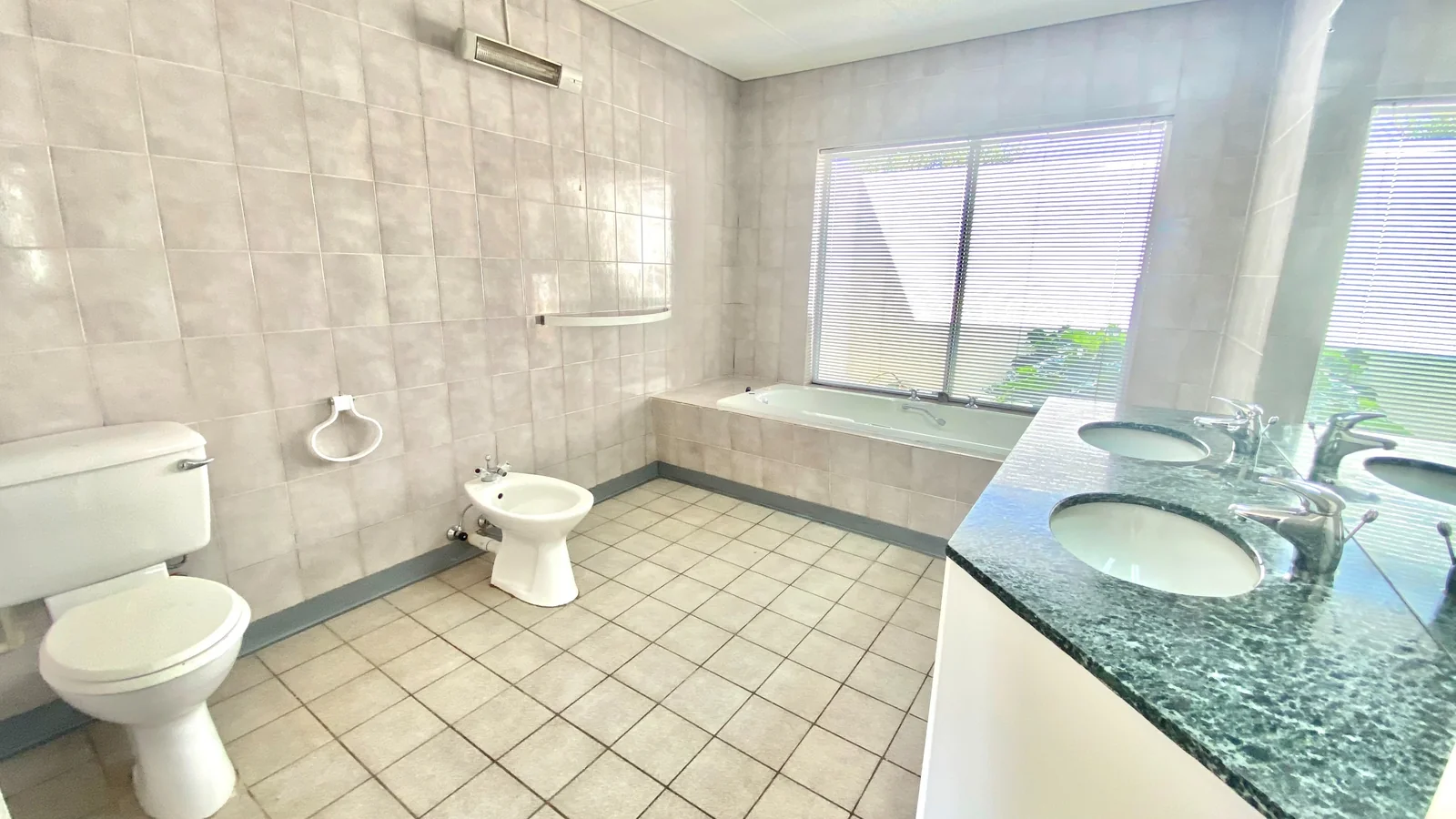 Four bedroom house to let in Fichardtpark.