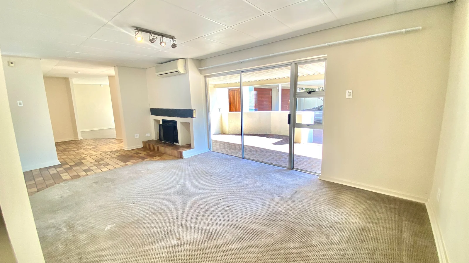 Four bedroom house to let in Fichardtpark.