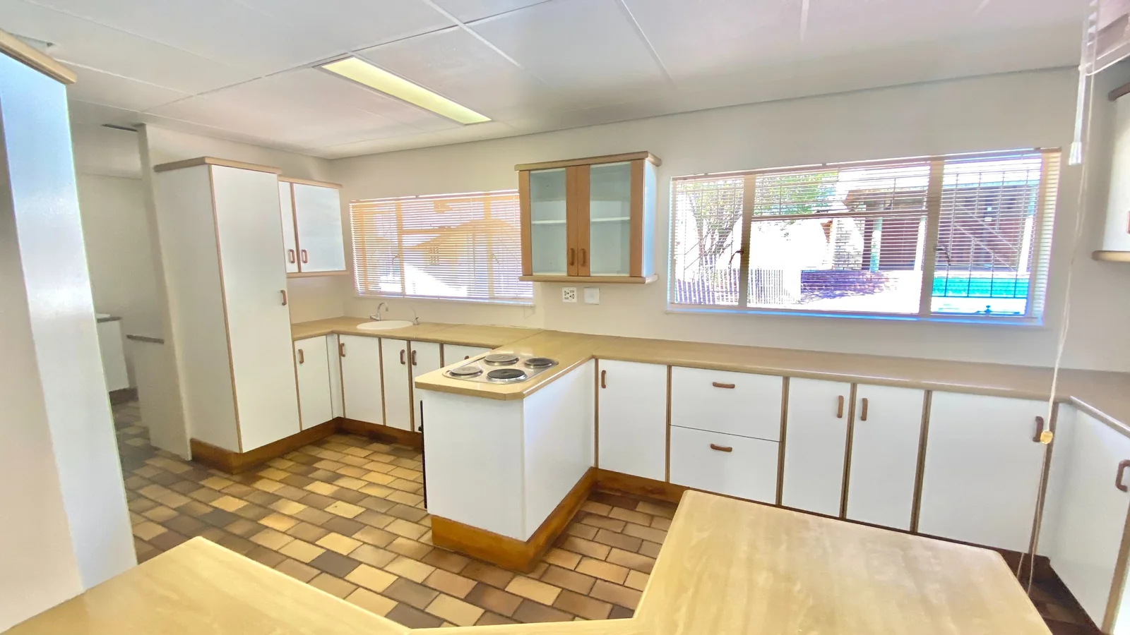 Four bedroom house to let in Fichardtpark.
