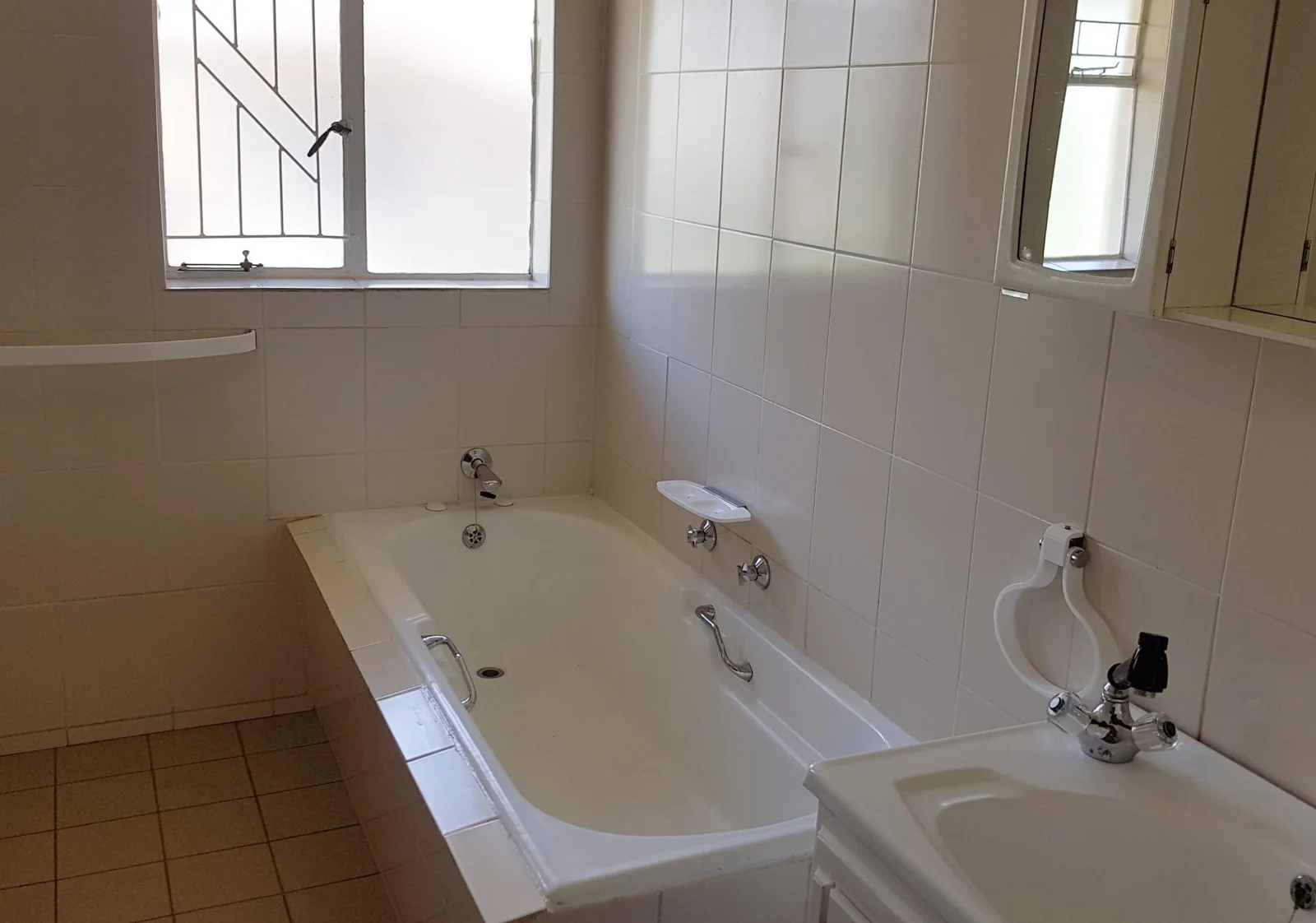 Four bedroom house to let in Fichardtpark.