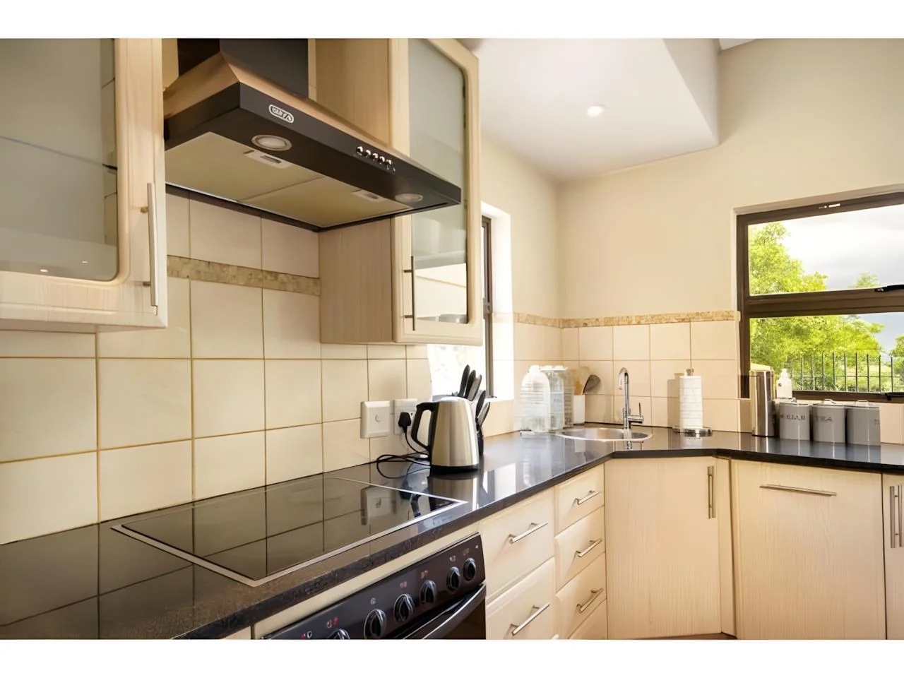 Expansive 7 Bedroom Modern House in Midrand with Secure Living and Flatlets for Ultimate Versatility