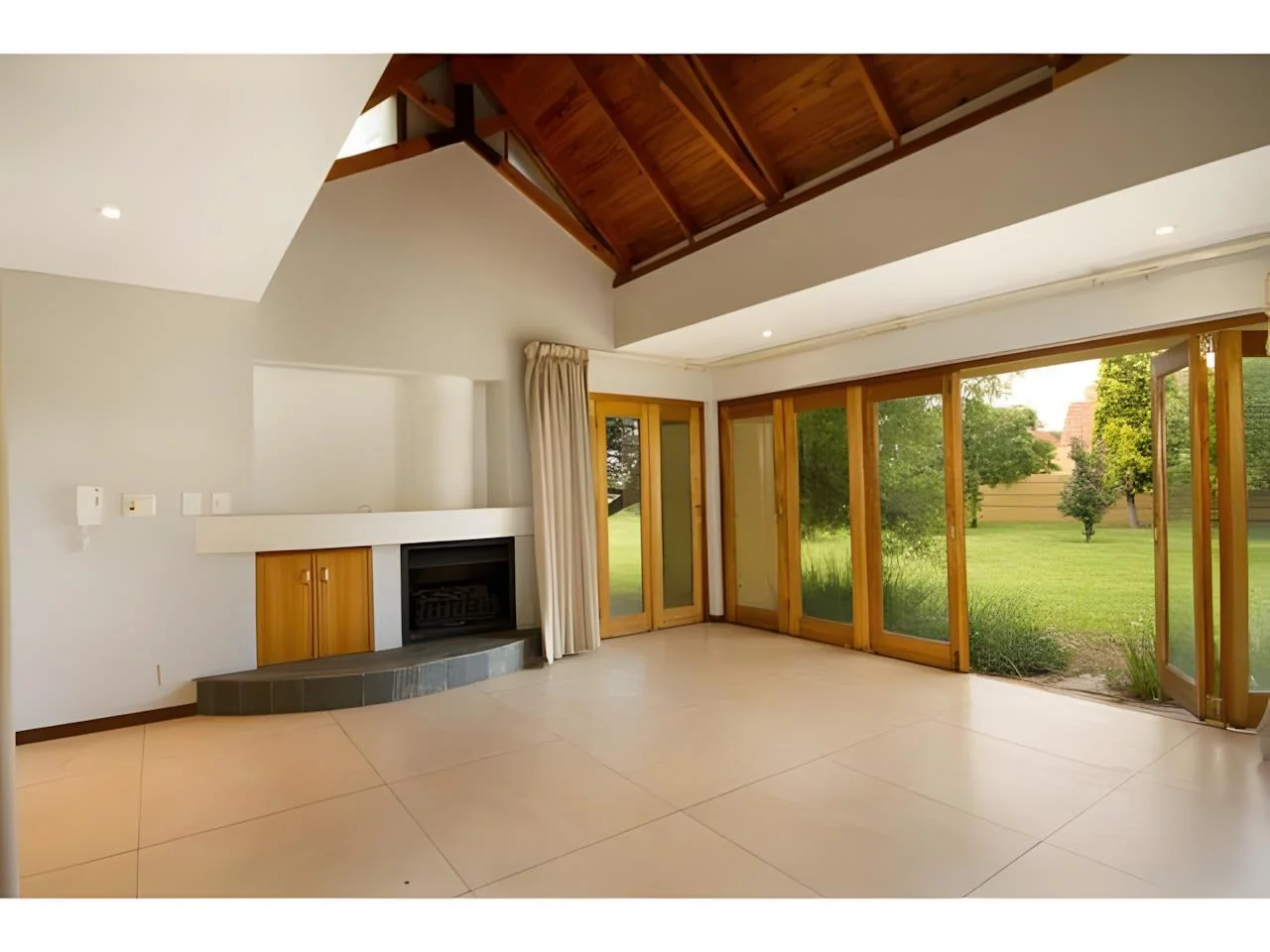 Expansive 7 Bedroom Modern House in Midrand with Secure Living and Flatlets for Ultimate Versatility