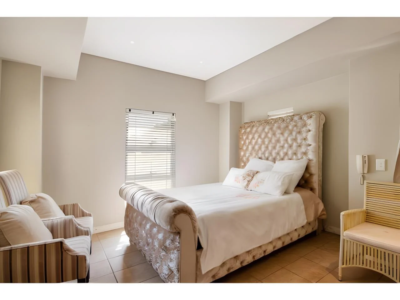 Expansive 7 Bedroom Modern House in Midrand with Secure Living and Flatlets for Ultimate Versatility