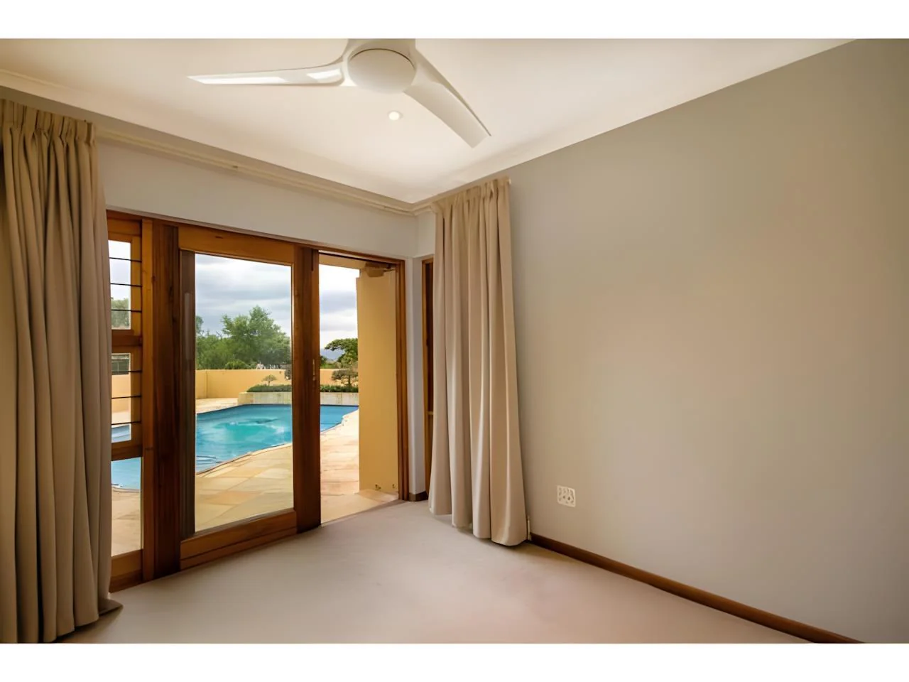 Expansive 7 Bedroom Modern House in Midrand with Secure Living and Flatlets for Ultimate Versatility