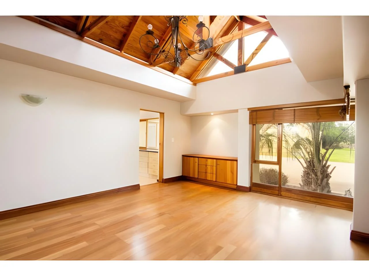 Expansive 7 Bedroom Modern House in Midrand with Secure Living and Flatlets for Ultimate Versatility