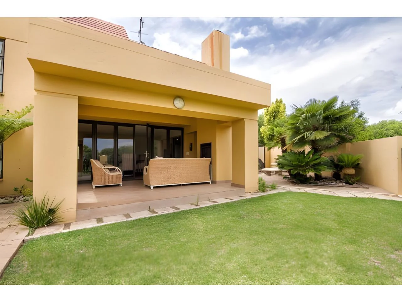 Expansive 7 Bedroom Modern House in Midrand with Secure Living and Flatlets for Ultimate Versatility