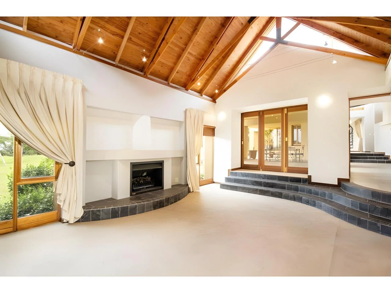 Expansive 7 Bedroom Modern House in Midrand with Secure Living and Flatlets for Ultimate Versatility