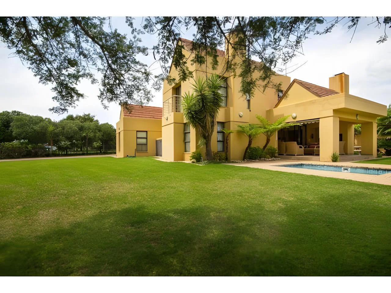 Expansive 7 Bedroom Modern House in Midrand with Secure Living and Flatlets for Ultimate Versatility