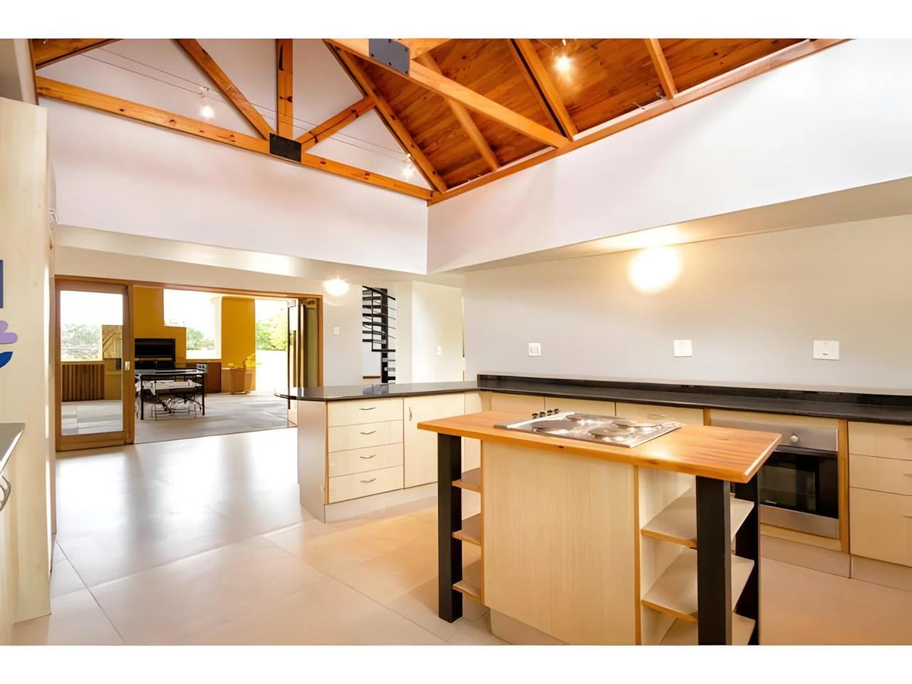 Expansive 7 Bedroom Modern House in Midrand with Secure Living and Flatlets for Ultimate Versatility