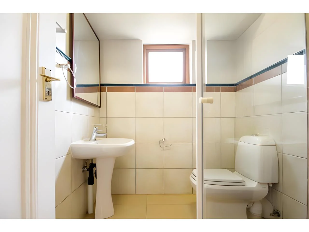 Expansive 7 Bedroom Modern House in Midrand with Secure Living and Flatlets for Ultimate Versatility