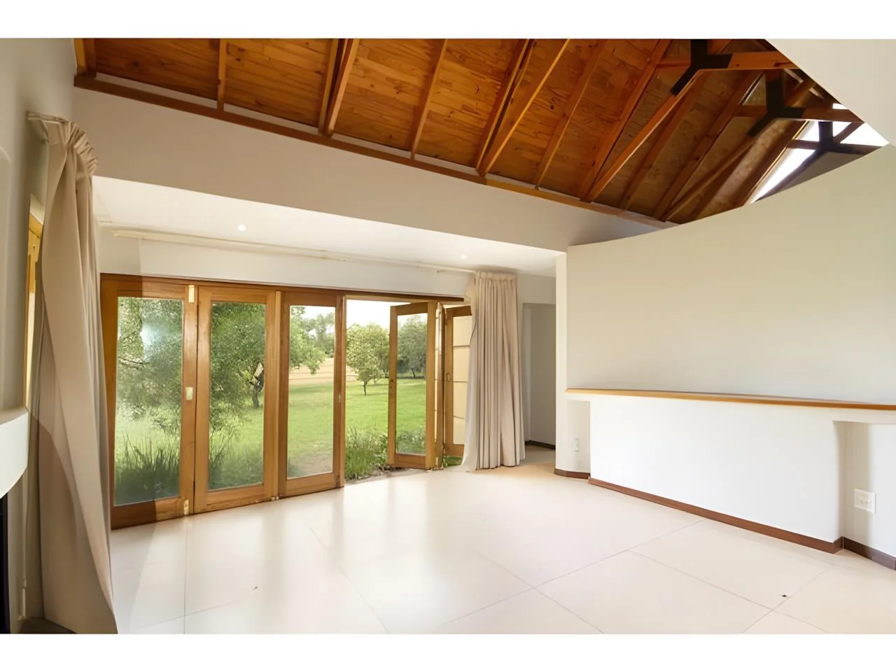 Expansive 7 Bedroom Modern House in Midrand with Secure Living and Flatlets for Ultimate Versatility