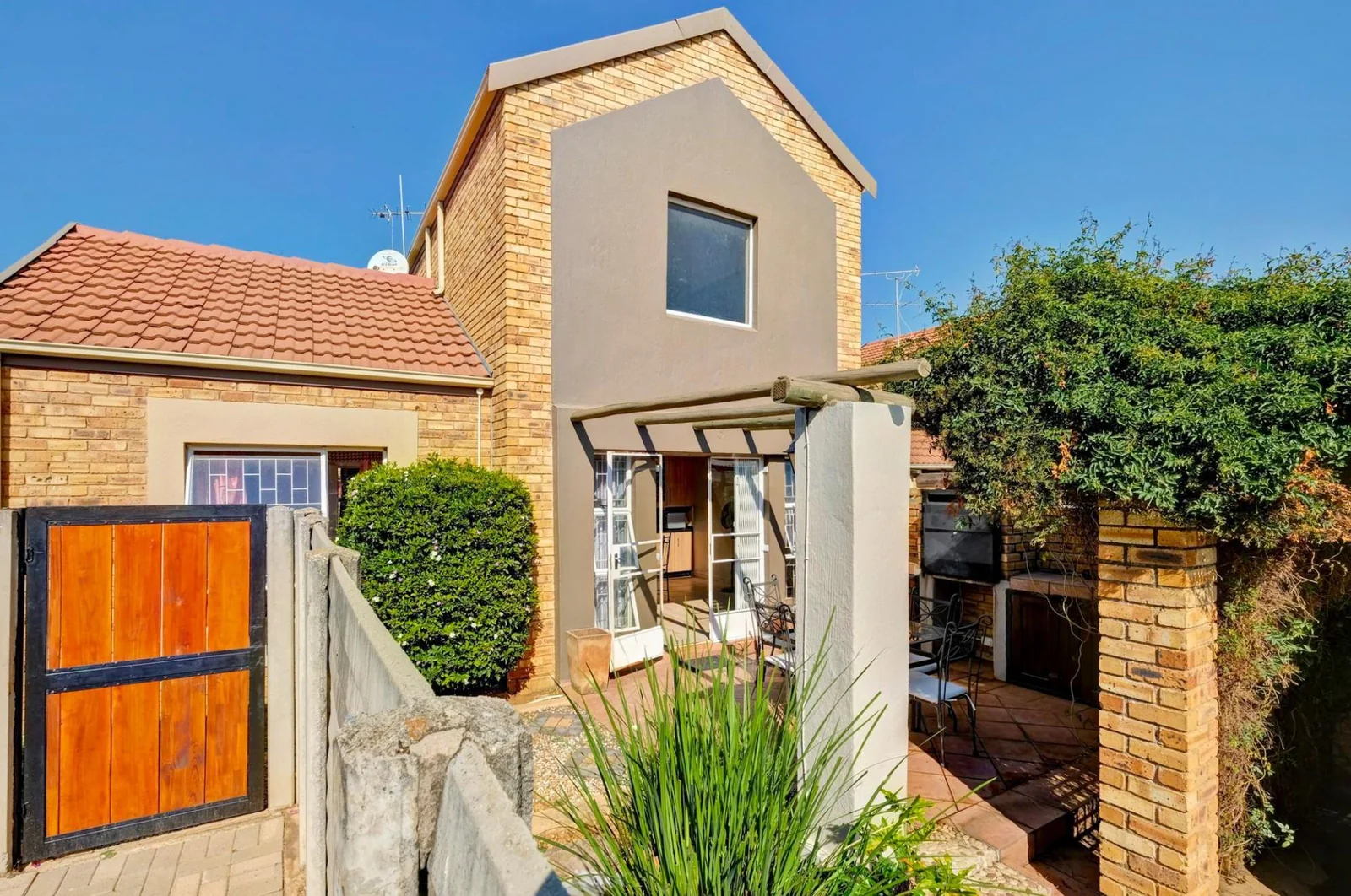 2 Bedroom , 1 Bathroom Duplex for Sale