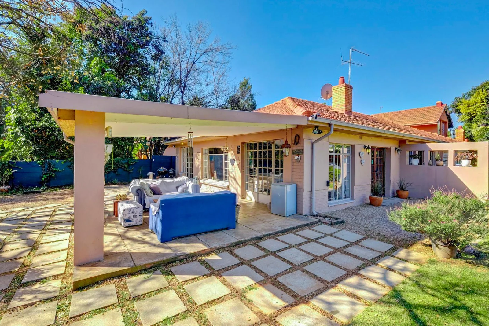 Beautiful Farms Style Home with Large Open Living Space