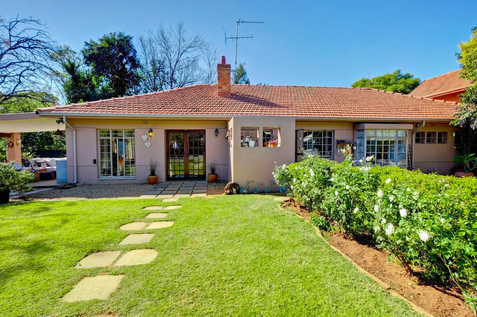 Beautiful Farms Style Home with Large Open Living Space