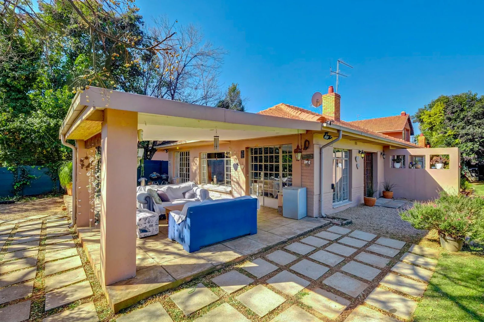 Beautiful Farms Style Home with Large Open Living Space