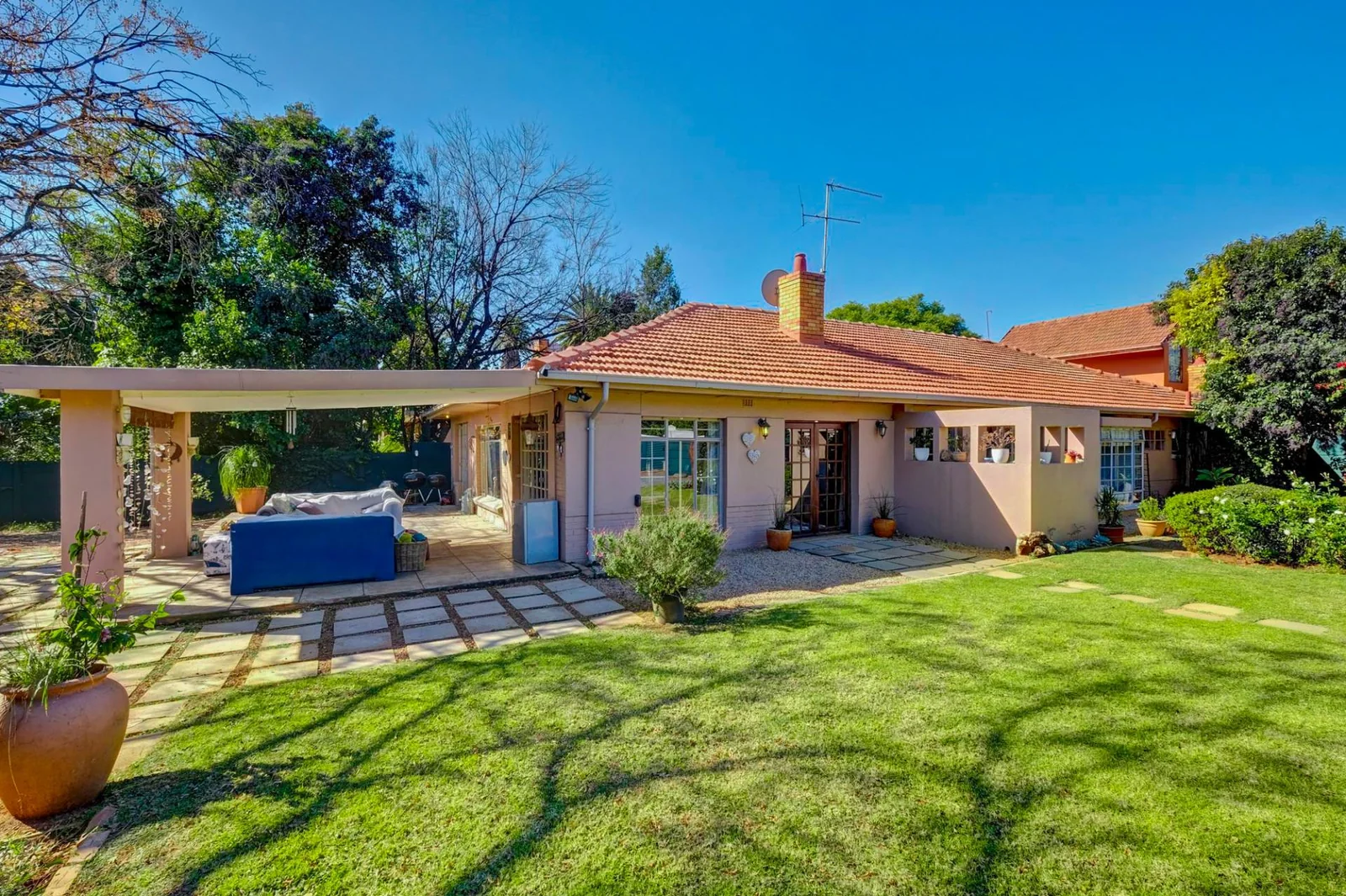 Beautiful Farms Style Home with Large Open Living Space