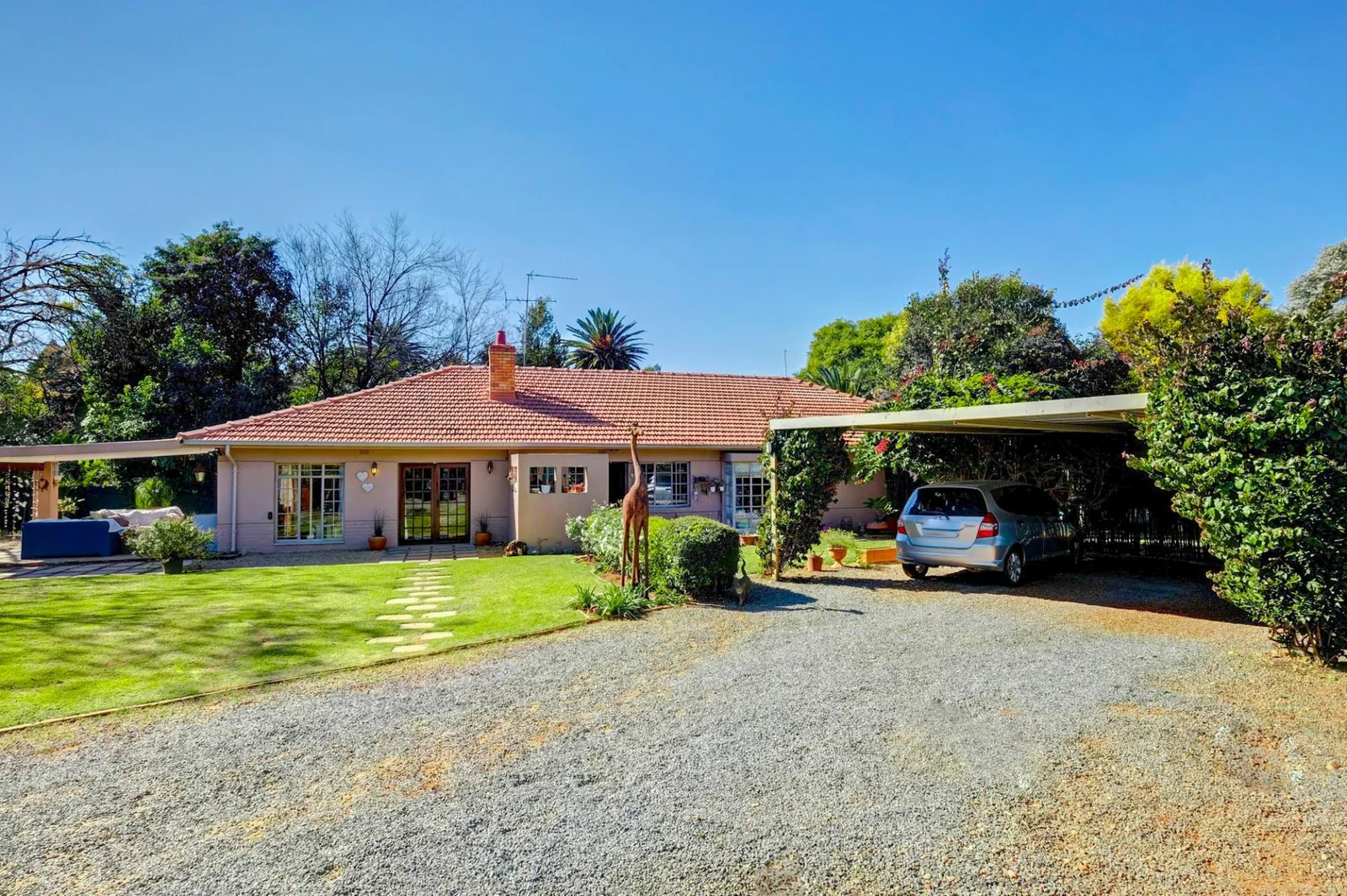 Beautiful Farms Style Home with Large Open Living Space