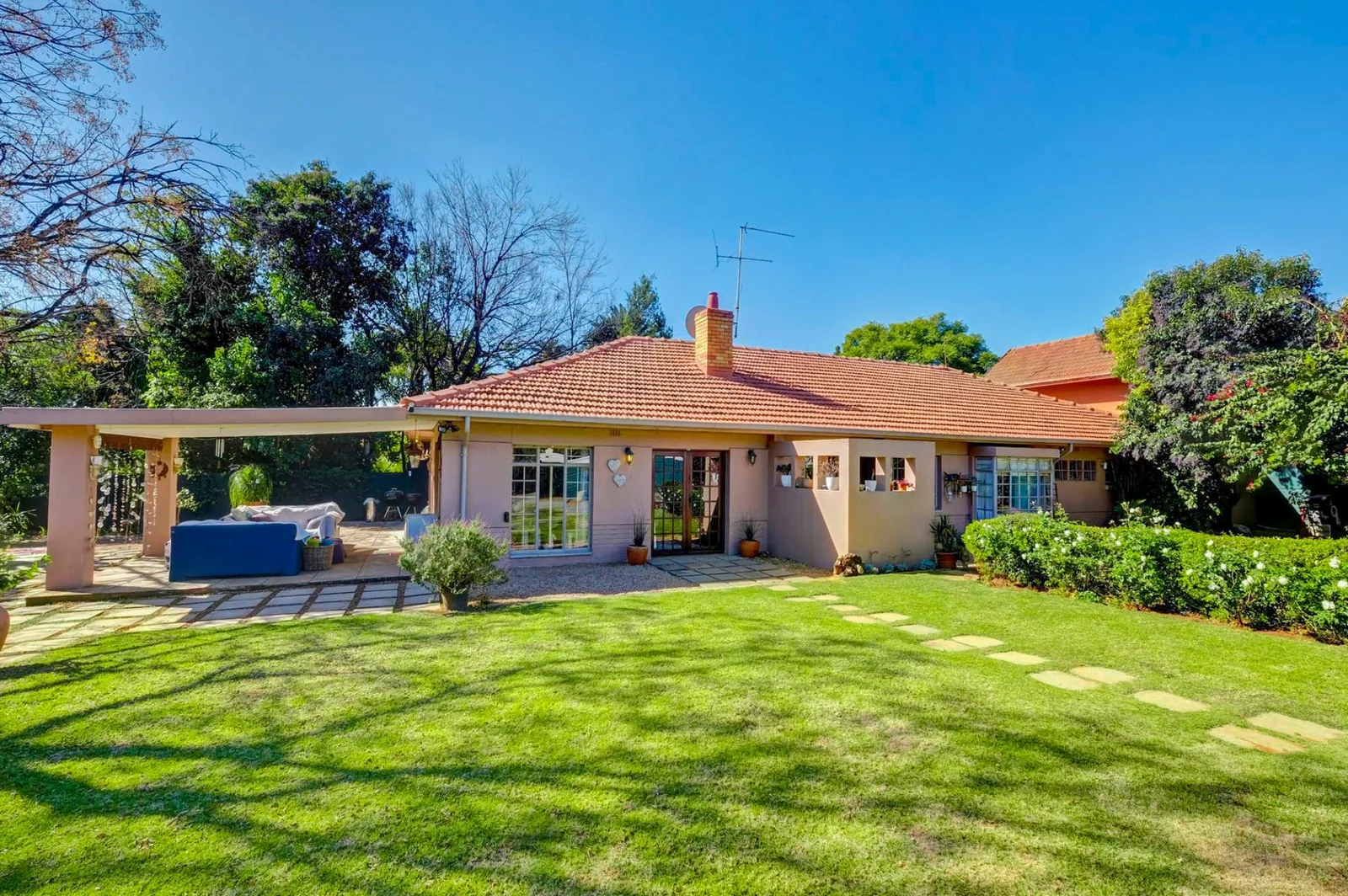 Beautiful Farms Style Home with Large Open Living Space
