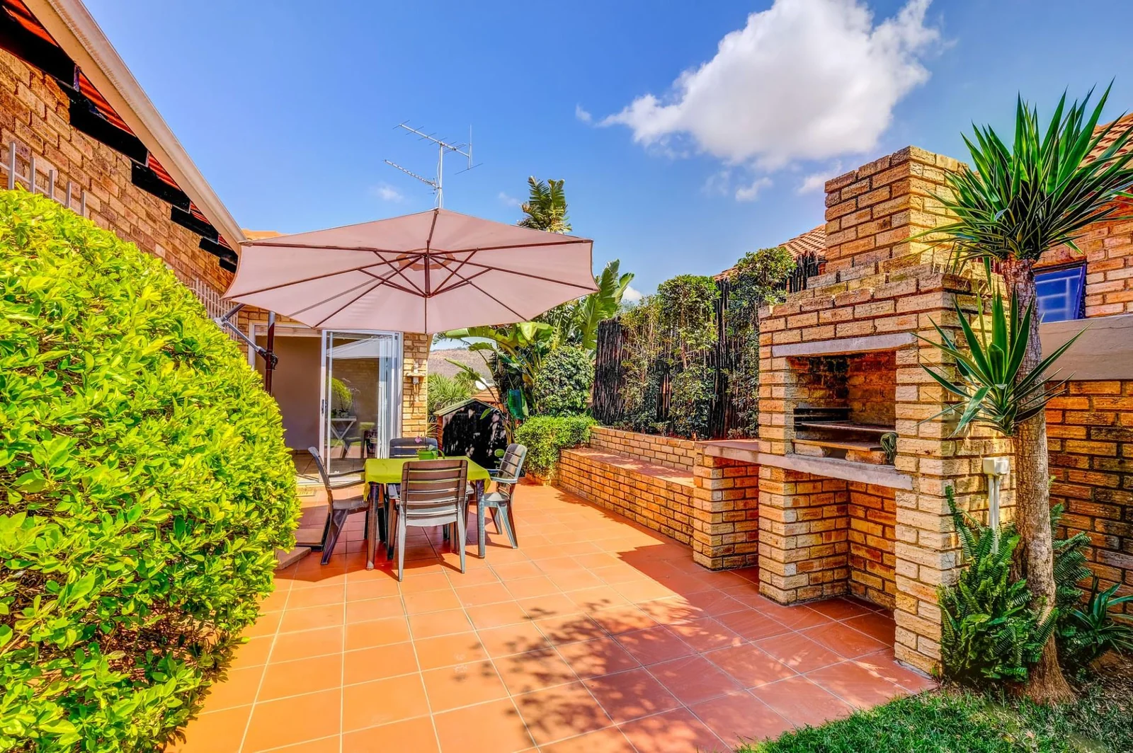 Superb simplex in a prime location