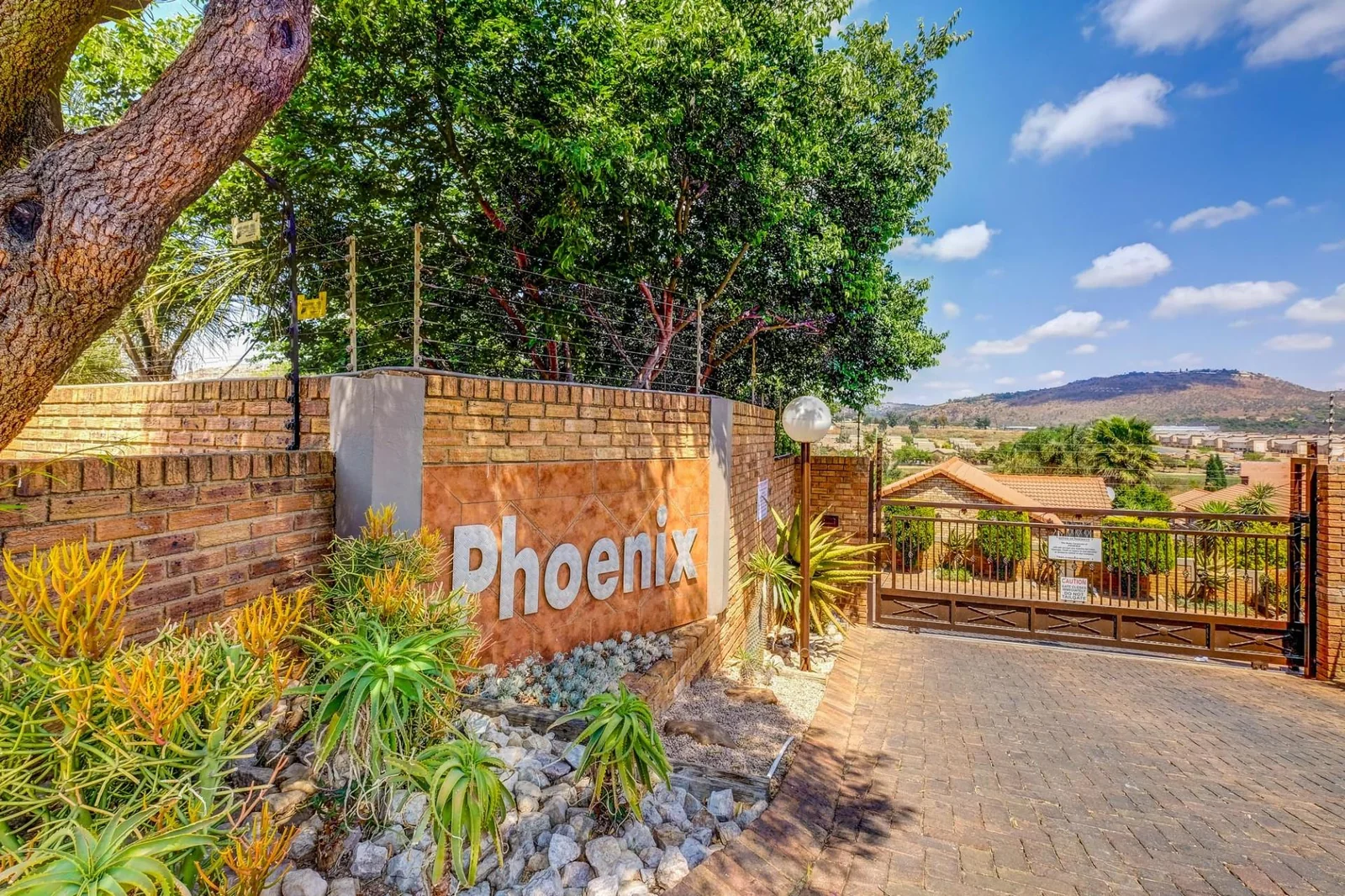 Superb simplex in a prime location