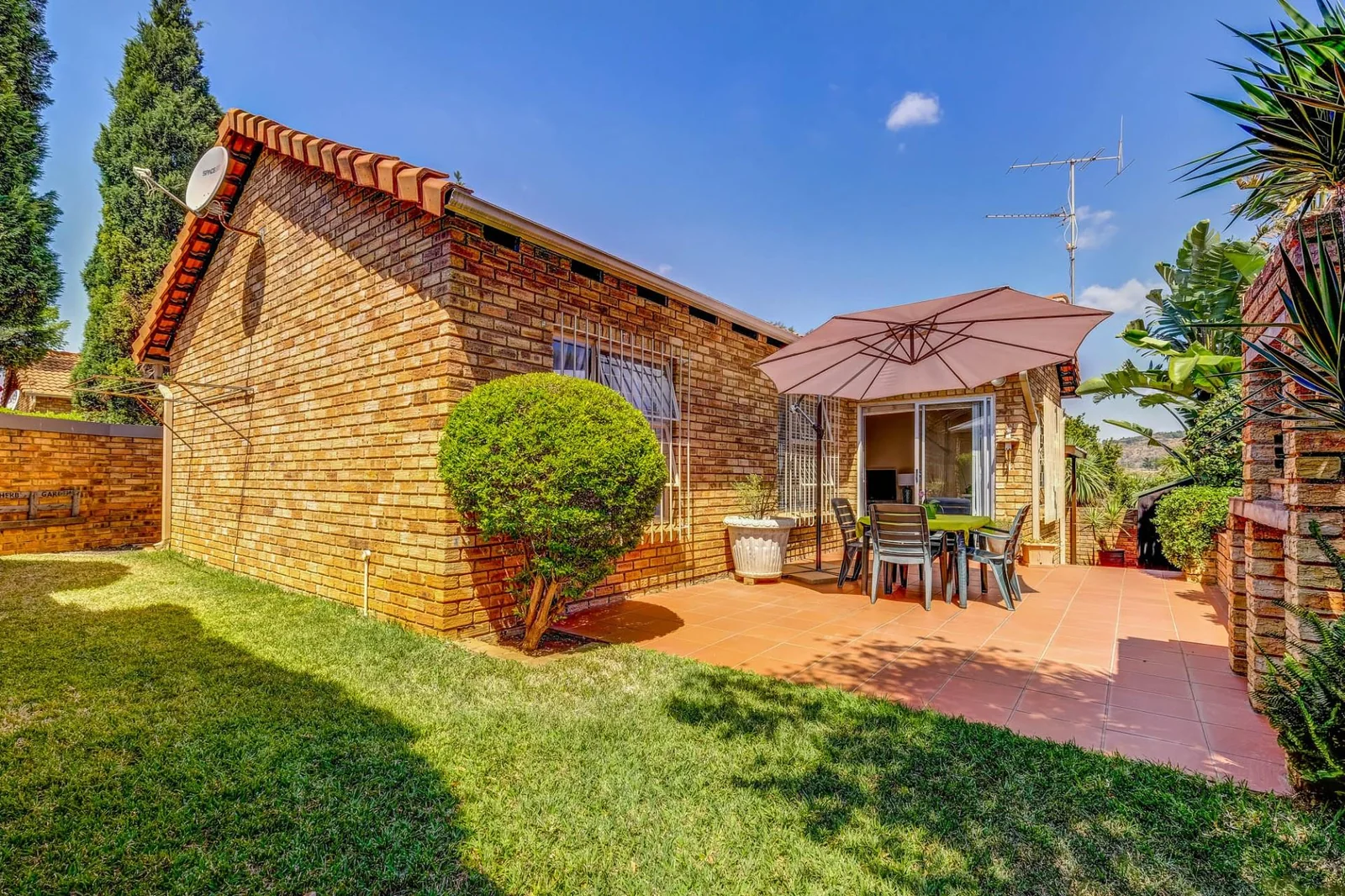 Superb simplex in a prime location