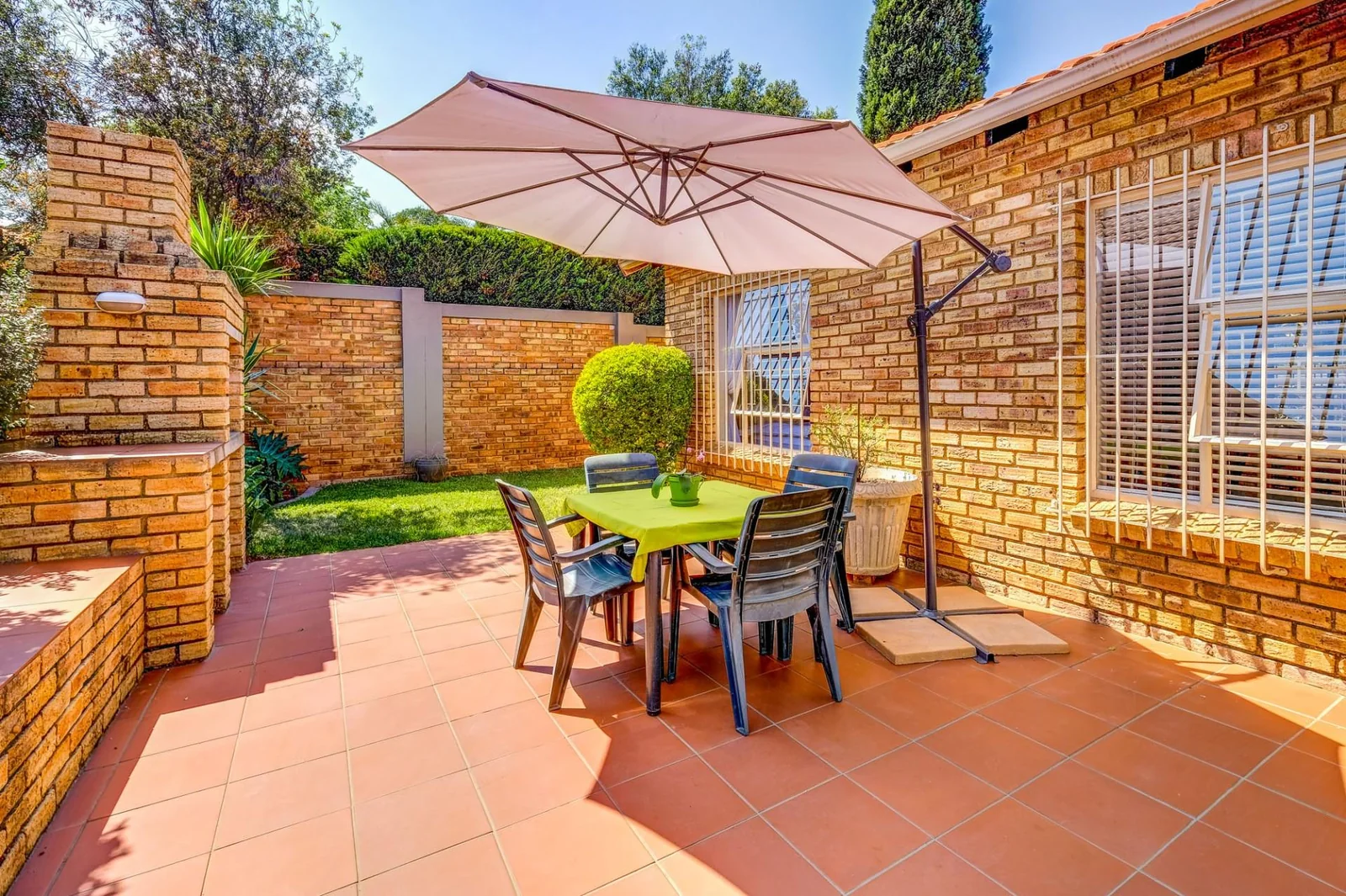 Superb simplex in a prime location