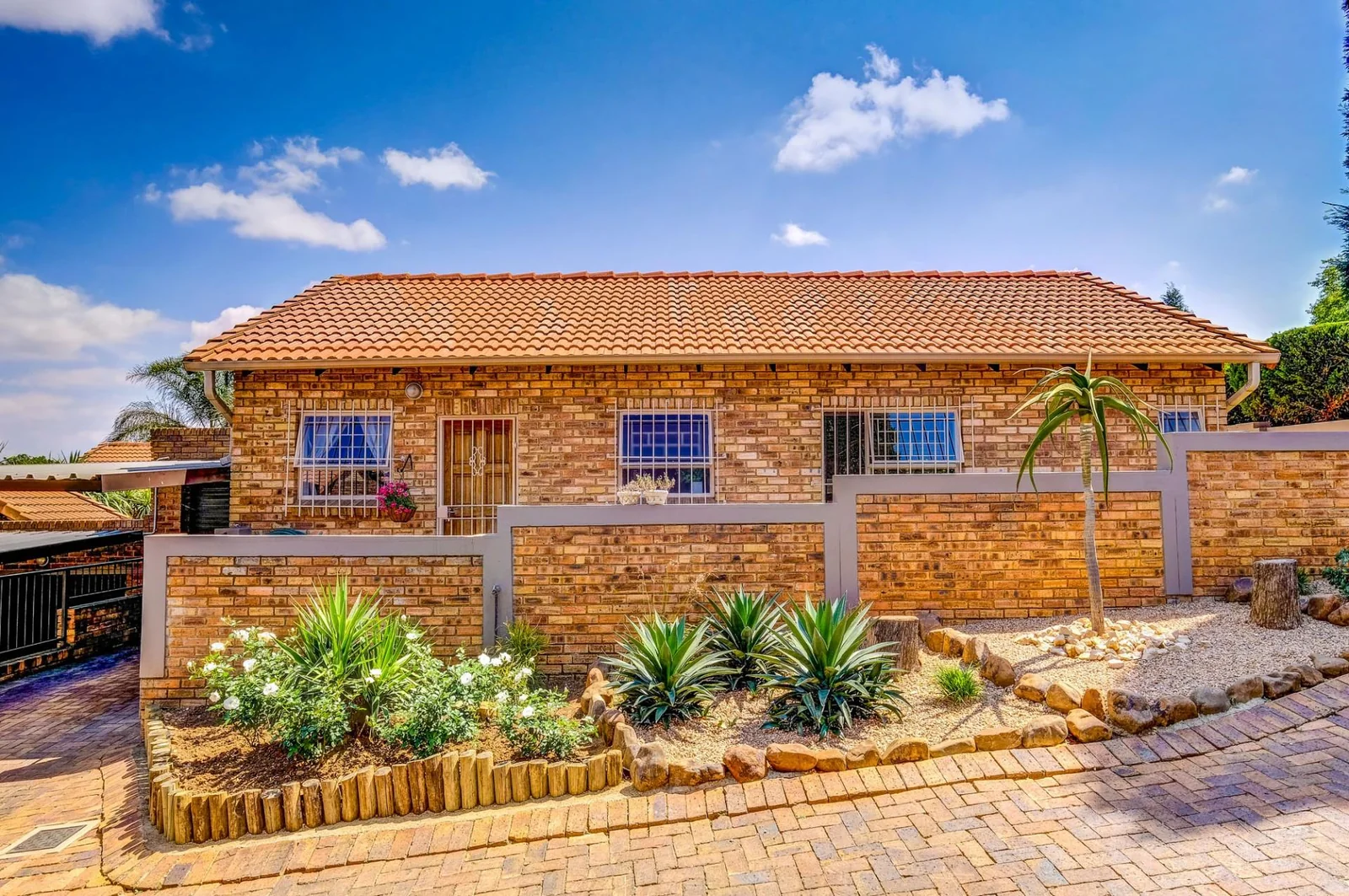 Superb simplex in a prime location