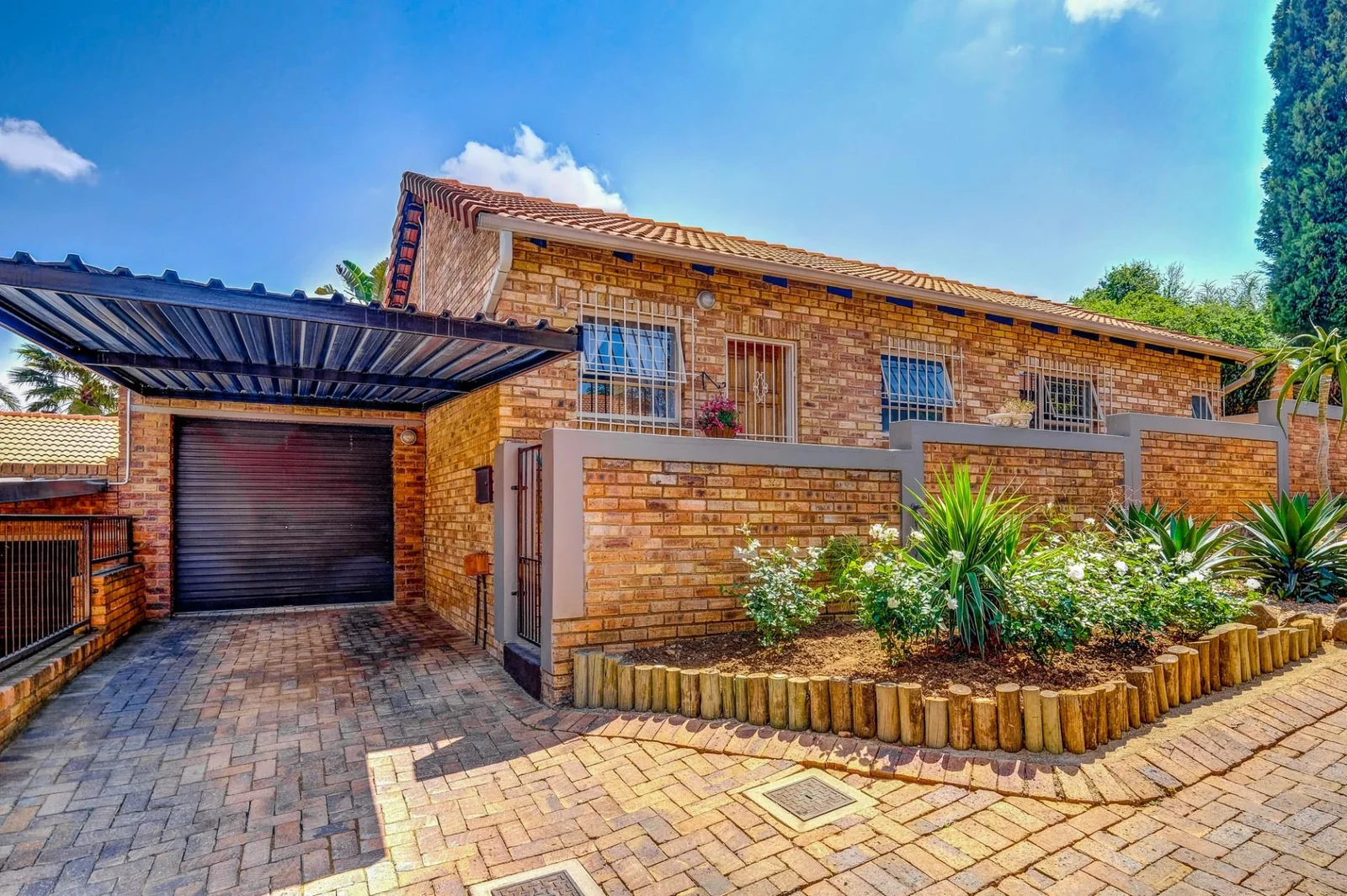 Superb simplex in a prime location