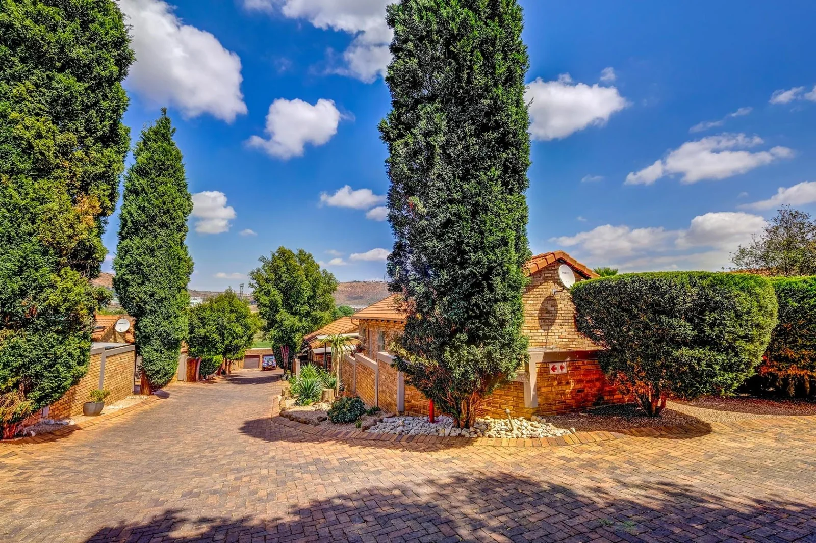 Superb simplex in a prime location