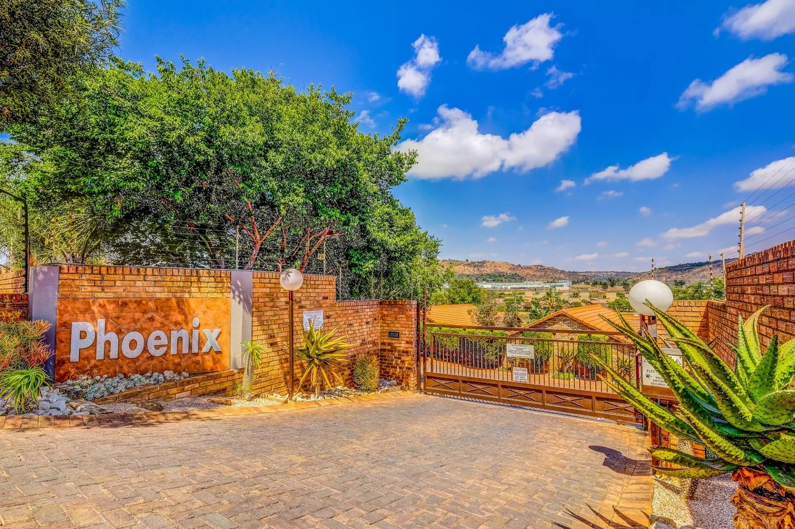 Superb simplex in a prime location