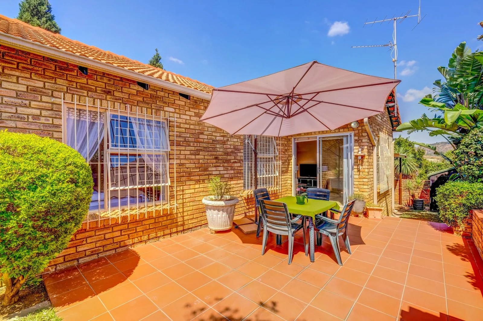 Superb simplex in a prime location