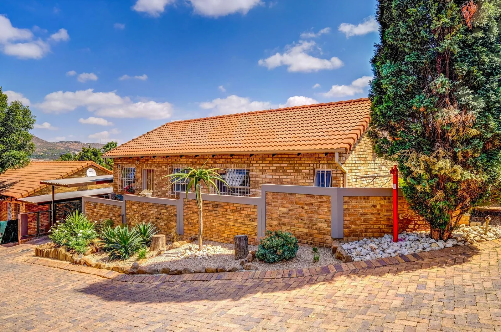 Superb simplex in a prime location