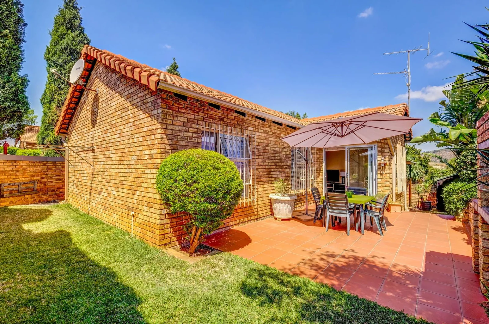 Superb simplex in a prime location