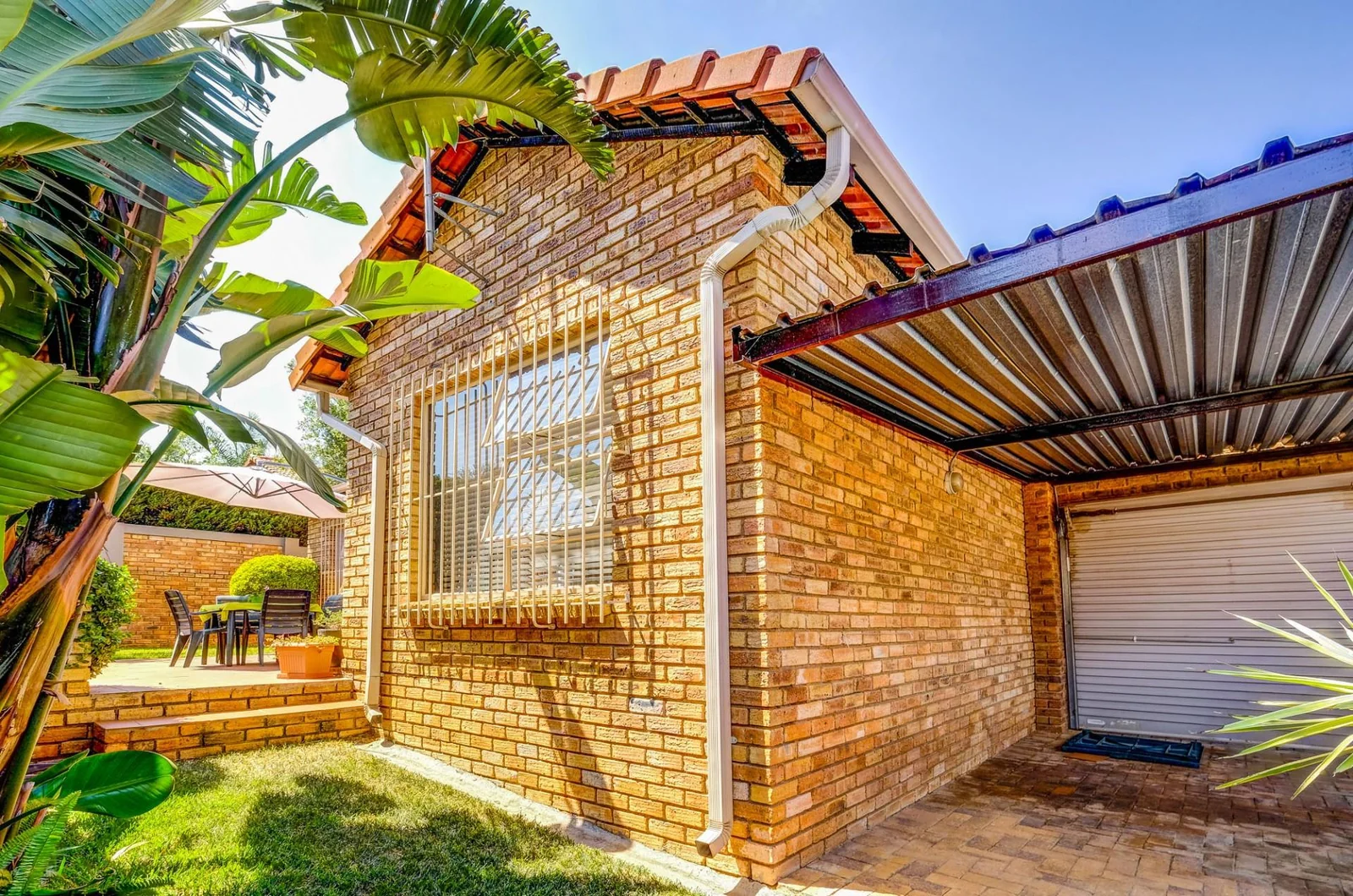 Superb simplex in a prime location